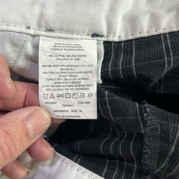 Dickie Shorts size:38 inseam: 13’ - Picture 3 of 6